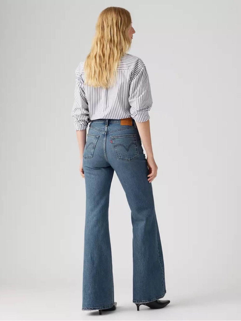 Levi's Ribcage Bell Jeans in Medium Blue